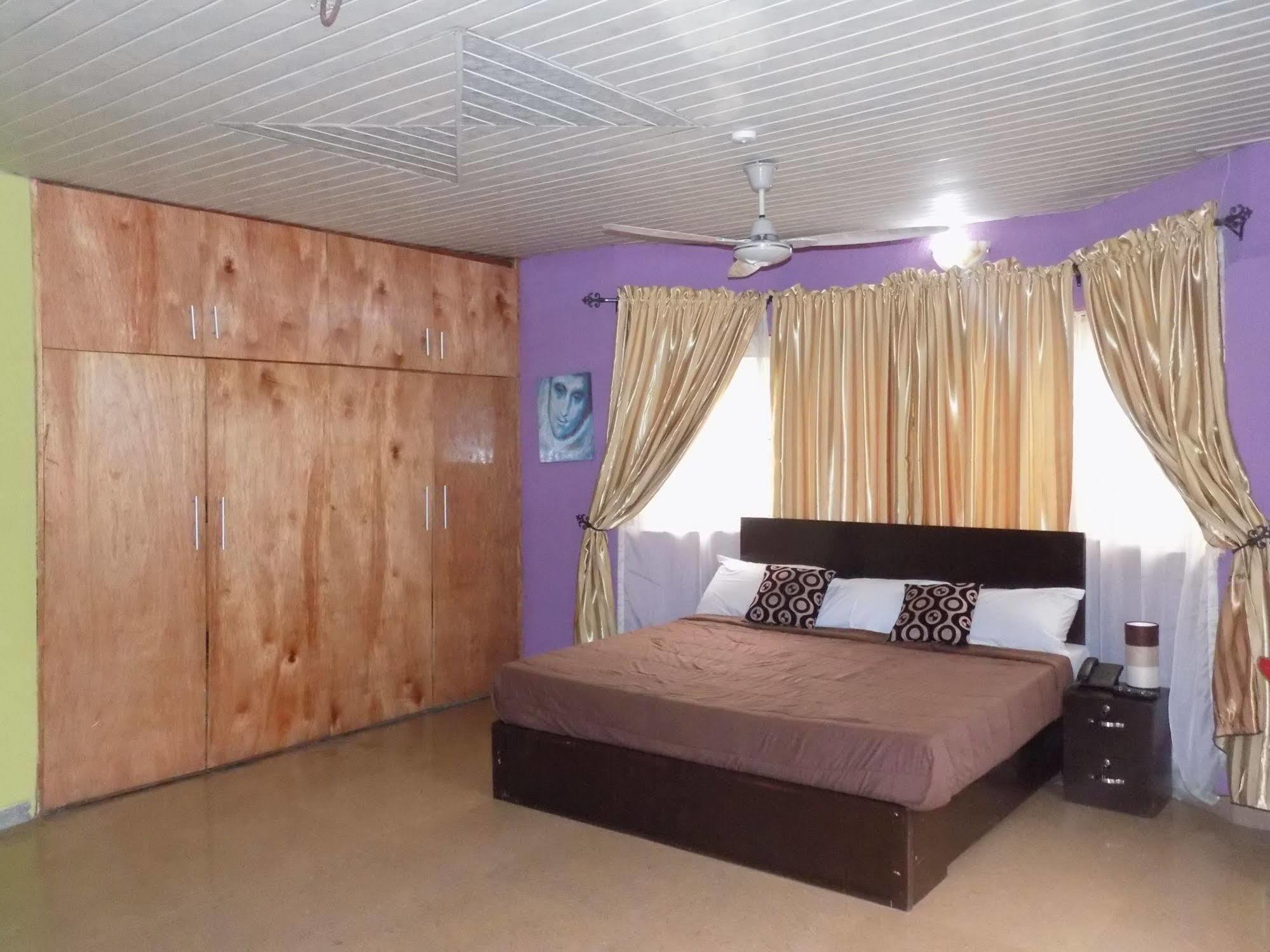 Posh Apartments And Hotel Ikeja Exterior photo